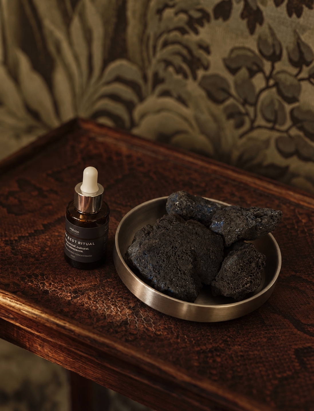 Deep Rest Ritual junto a piedras &Iacute;gnea